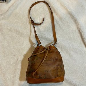 Alviero Martini travel bag-great condition!